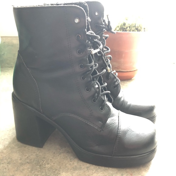 Gothic block heel leather boots - Picture 1 of 5